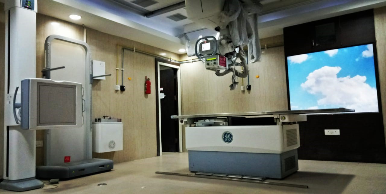 Digital Radiography X-ray Machine with dual detectors.